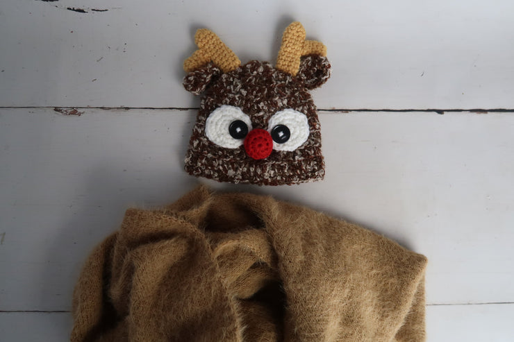 Reindeer Hat & Wrap Set
